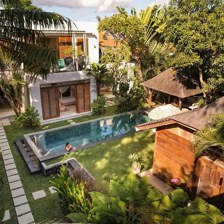 Tropical Villa Batik - Large Garden & Pool, Concierge! 3Mins To Beach, Clubs, Cafes